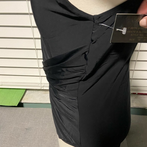 Alisha Levine tummy control Swimwear - Picture 5 of 13